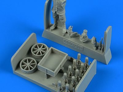 1/48 German WWI Aircraft Armourer with ammunition cart