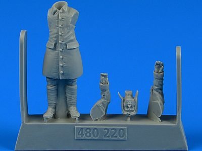 1/48 Royal Flying Corps (RFC) WWI Pilot with map